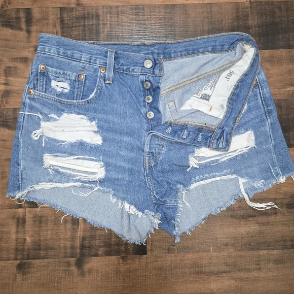 Levi's 501 Mid-Rise Distressed Cutoff Denim Shorts, Size W31 - Picture 3 of 6